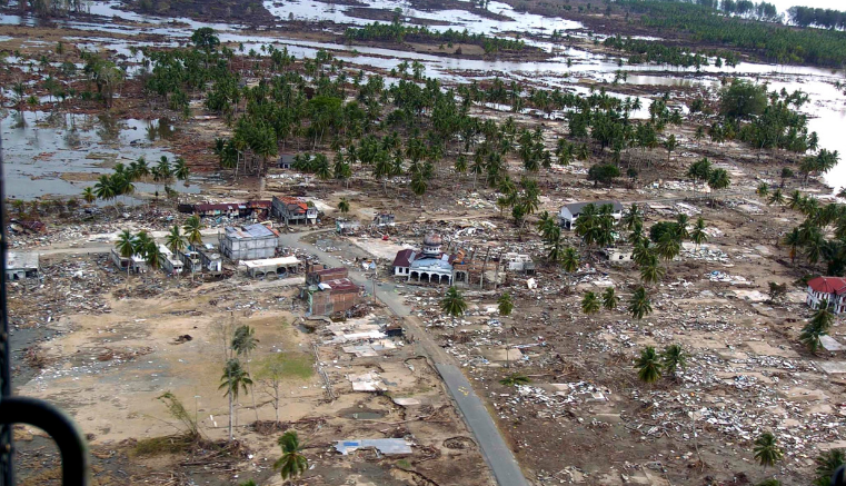 Fuerte Terremoto y devastador tsunami en Indonesia