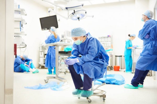 La pandemia mostró las costuras del sistema de salud en España