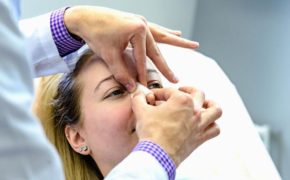 Inusual muerte por rinoplastia en joven de 22 años muerte por rinoplastia